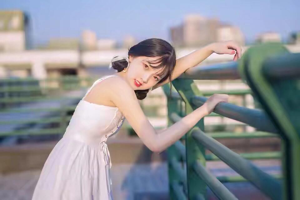 第一次加的女孩子微信该怎么聊天,平时微信上如何和女孩子聊天