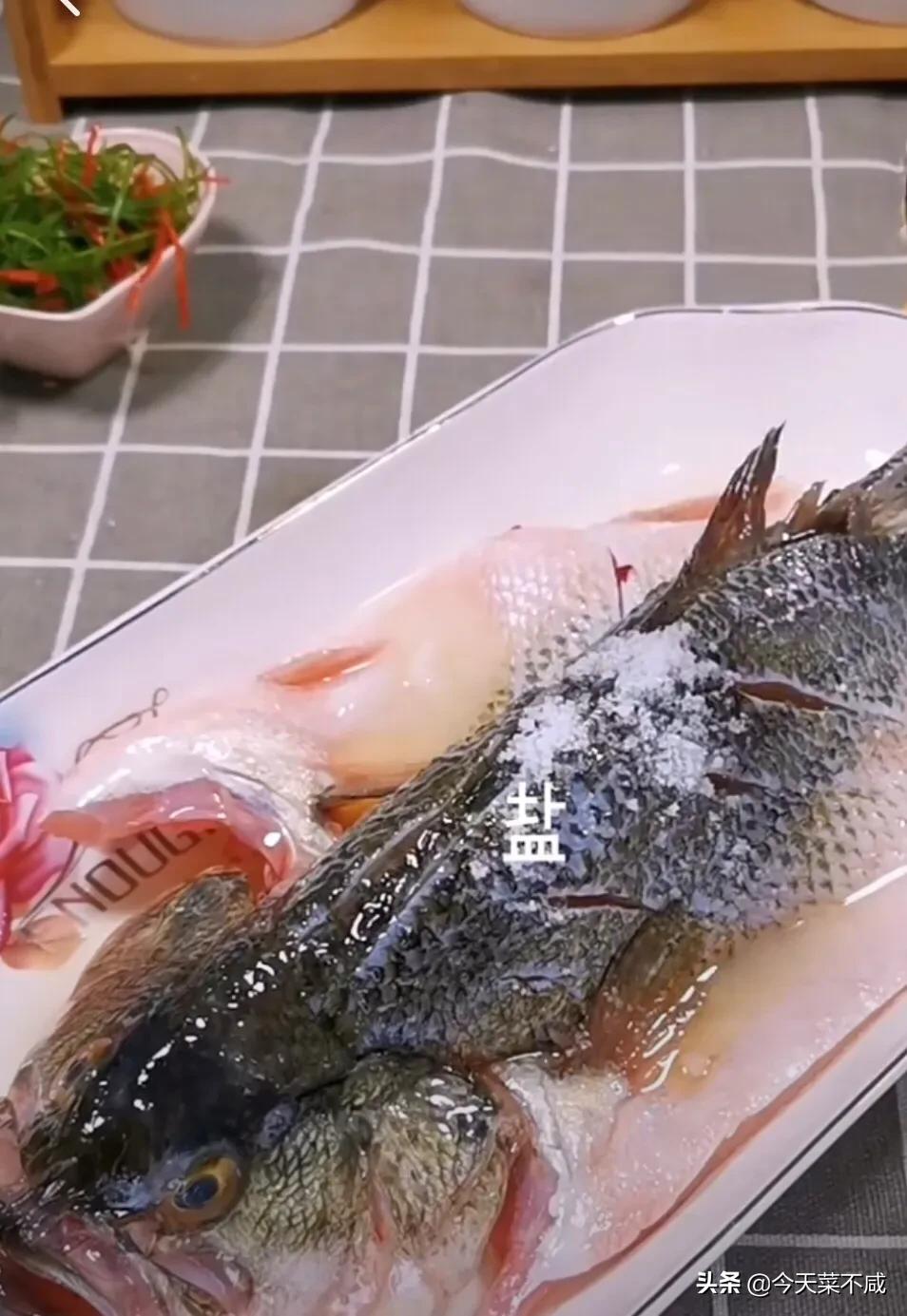 清蒸鲈鱼最正宗的方法,清蒸鲈鱼各种最正宗的方法