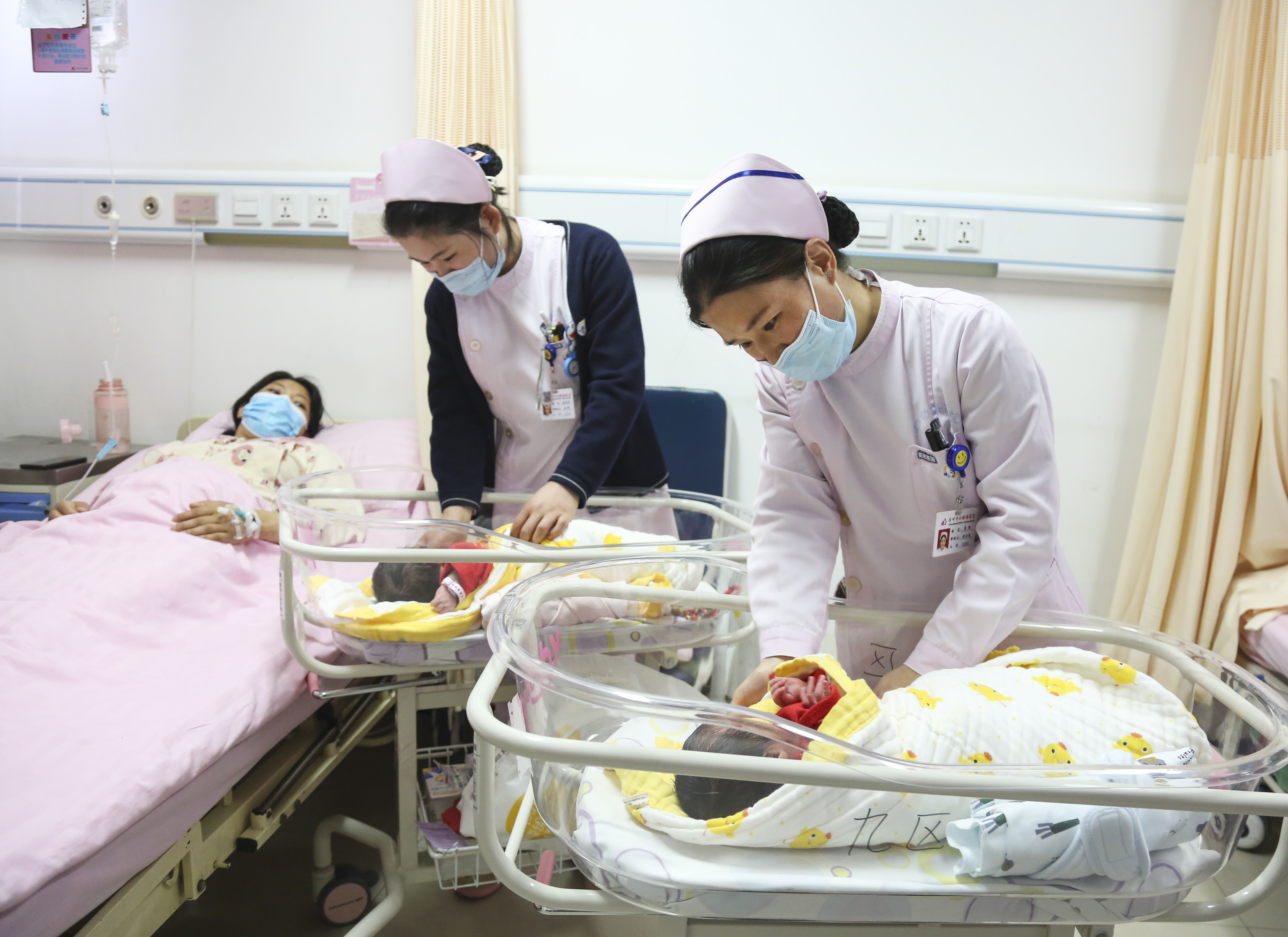 孕妇生下双胞胎大出血死亡,产妇生孩子大出血是怎么回事