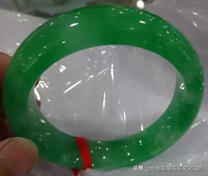 怎么辨别翡翠手镯好坏图解,翡翠手镯好坏最简单方法