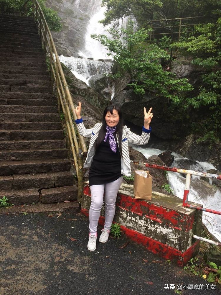 可爱的少妇自拍越来越丰满越来越成熟了