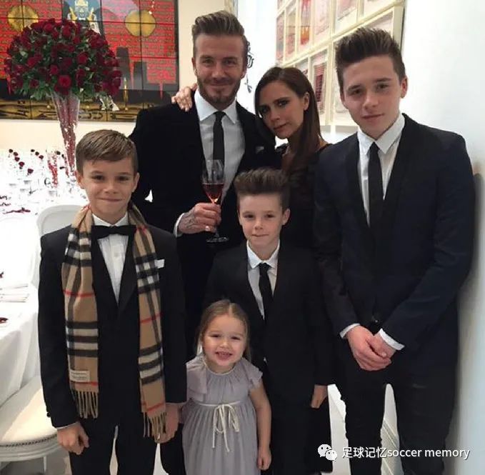 碧咸圆月弯刀,圆月弯刀蓝白玫瑰