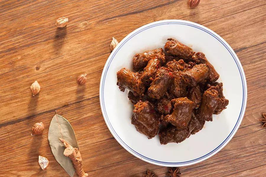 绝味鸭脖与周黑鸭谁火,绝味鸭脖和周黑鸭谁更好吃