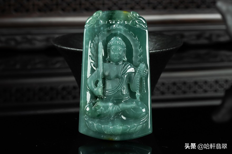 虚空藏菩萨顶级翡翠激光雕刻,佛教四大菩萨翡翠雕刻