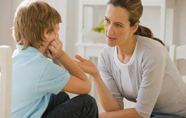 如何管教不听话顶嘴的孩子,怎么引导叛逆期孩子的顶嘴问题