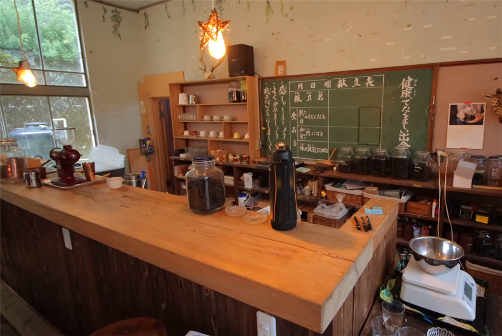 80后小伙回荒废十年的农村大学,80后小伙回荒废10年农村大学