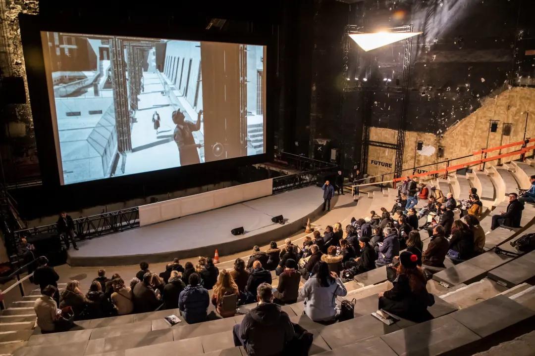 它是改变影史的神作，还是惨无人道的*行暴**？