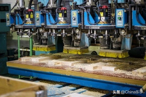 跟随帝声乐器参观世界著名吉他制造商之一Cort印度尼西亚工厂