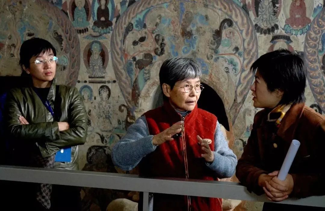 深居大漠57年，81岁老人获奖2000万，她做了什么？