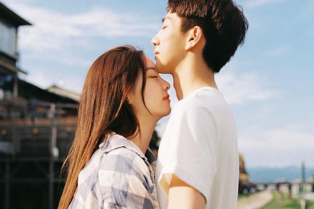 十二星座女初吻都给了哪个星座男,12星座初吻年龄双鱼座