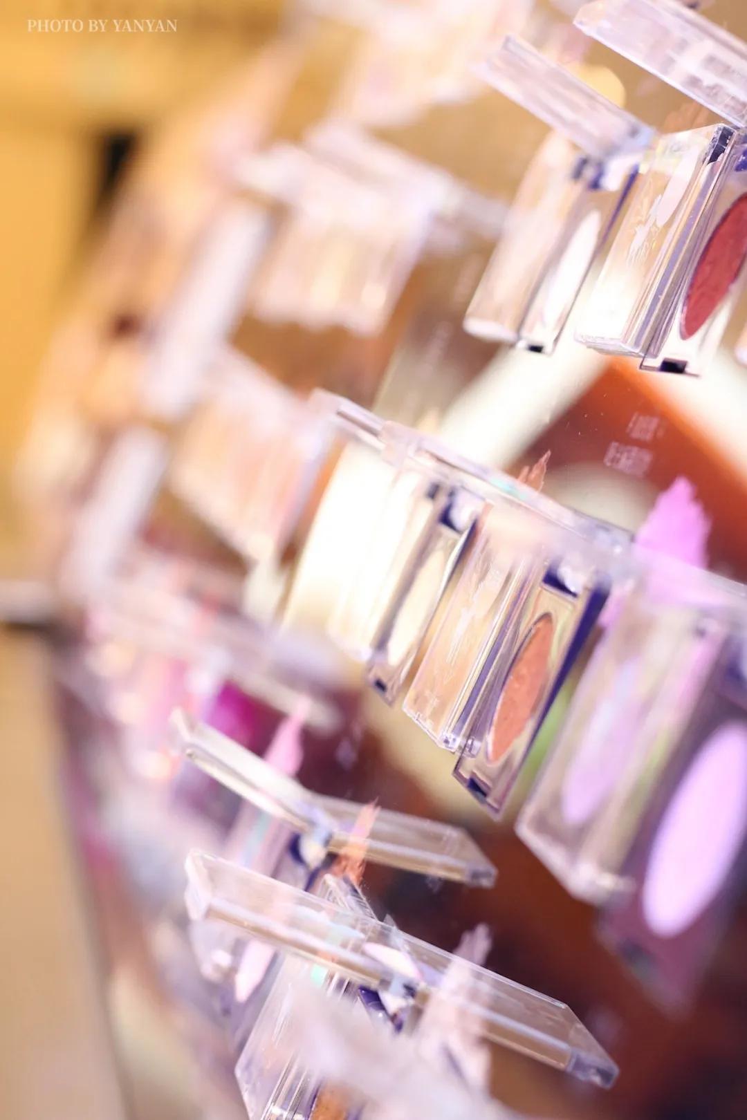 彩妆集合店wowcolour介绍,超大网红彩妆集合店wowcolour大连