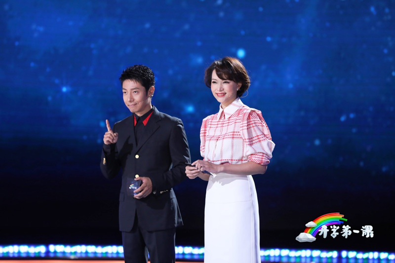 开学第一课我们为五星红旗喝彩,开学第一课之五星红旗我为你自豪