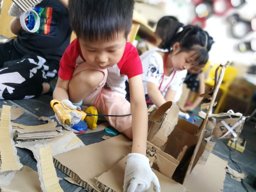 幼儿园生成课程案例,幼儿园关于纸的课程