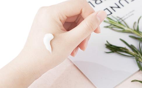 总算为国货争了口气，98.21%除螨率的洗面奶，张馨予也爱用