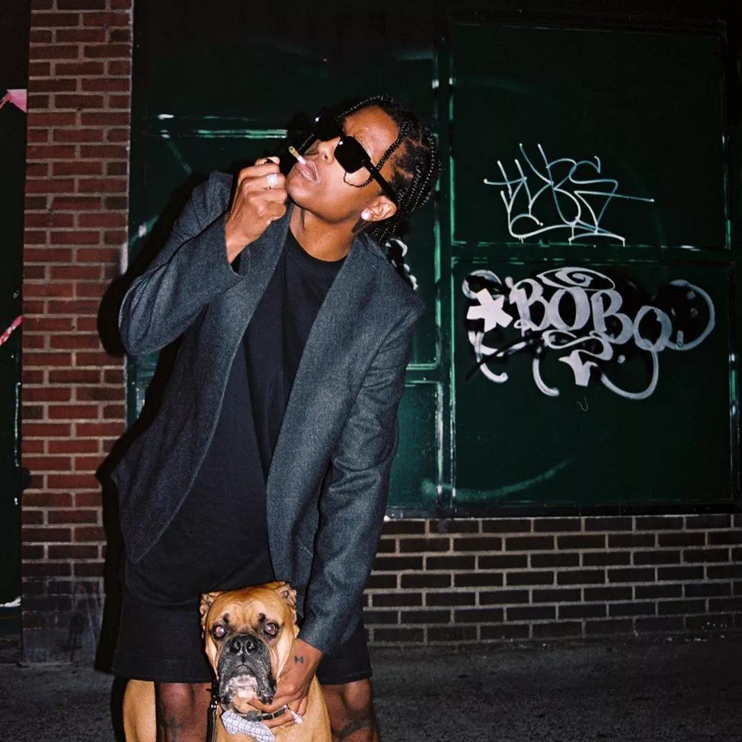 人称「Bra收割机」的他,又回监狱了!丨SOFRSHBOY