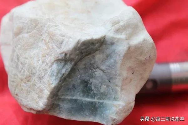 翡翠皮壳赌石视频,翡翠赌石皮壳图解