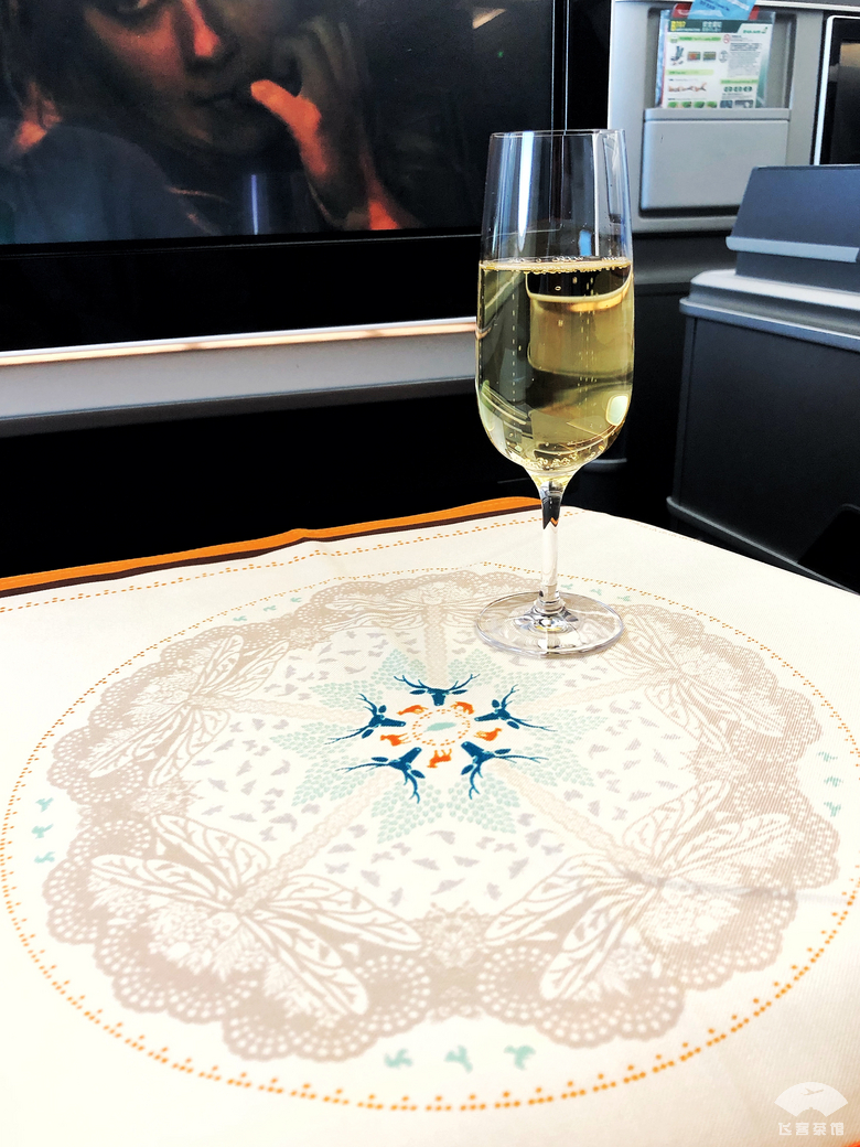 日本航空超级经济舱和经济舱 (日本五星航空公务舱)