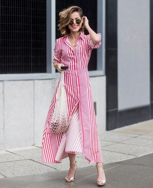 中年女人喜欢粉色衣服,中年女士穿搭颜色技巧