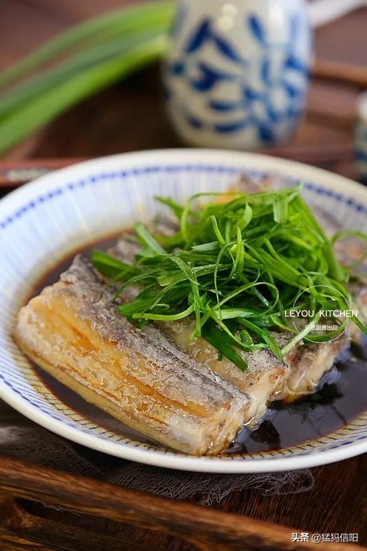 干炸蒸带鱼最正宗的做法,这才是炸带鱼的正确做法口感外酥
