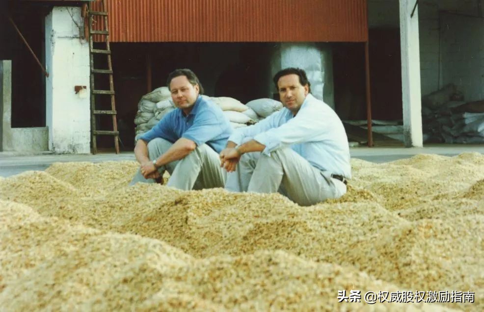 星巴克创始人的艰难时刻,星巴克创始人传奇