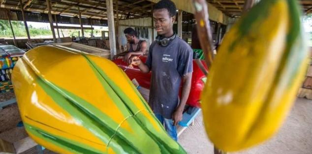 赚疯了，某宝店买「黑人抬棺」的汽车贴纸达到了月入5万多