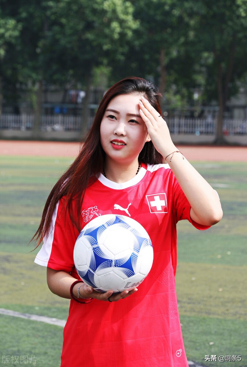 喜欢足球的男生是怎样的,为什么男生都喜欢看足球比赛