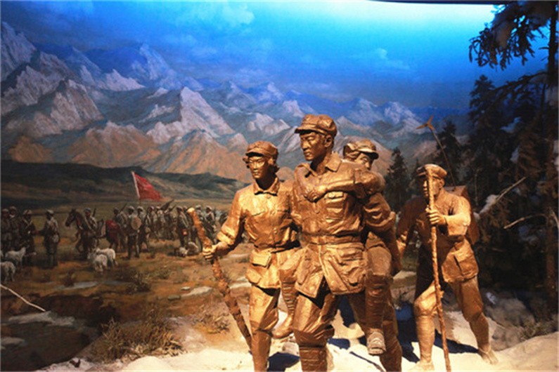 我军最年轻的军级干部，19岁跟*世友许**平级，20岁成为许的上司