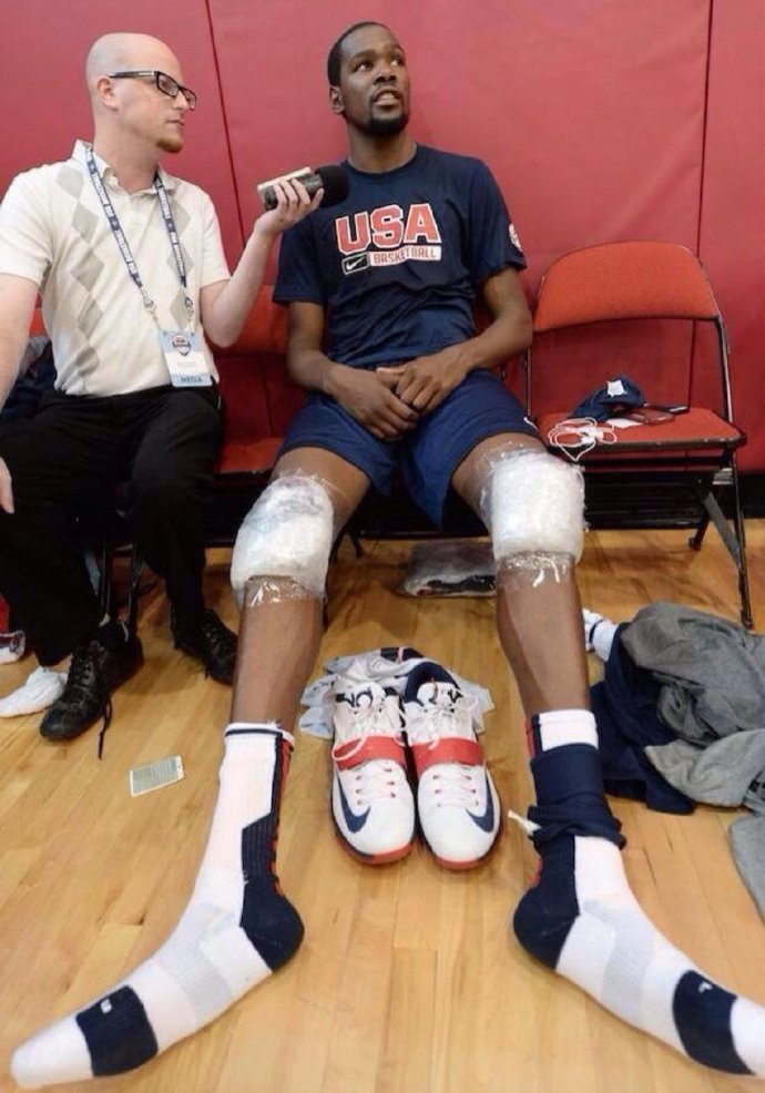 杜兰特受伤的脚为什么那么瘦,杜兰特的脚大了一些