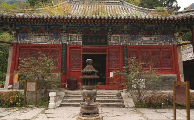 民间传奇故事精选蛇妖报恩,民间故事蛇报恩