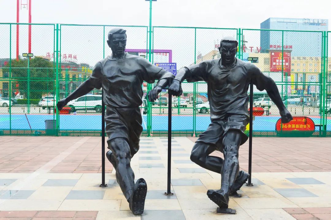 生命运动的颂歌──新亚洲体育城体育艺术广场系列雕像欣赏