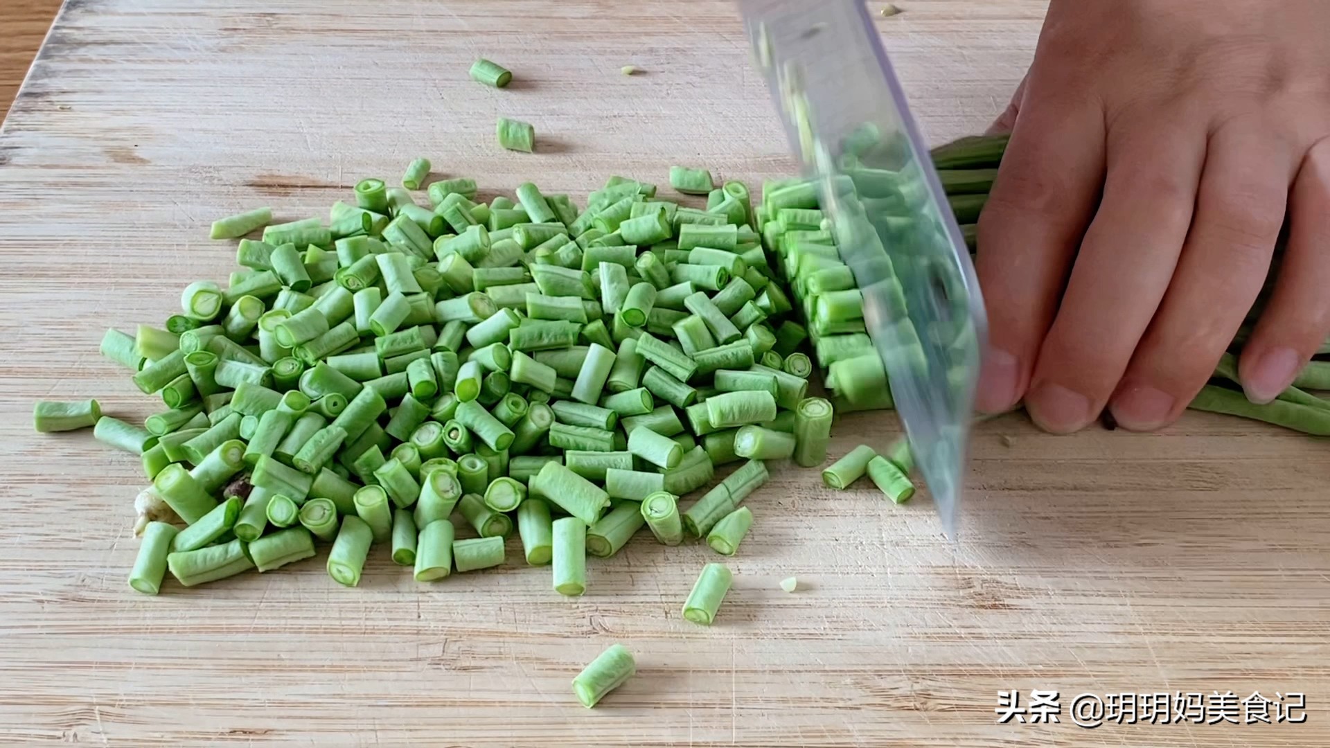 腌酸豆角简约做法,腌酸豆角的家常做法简单