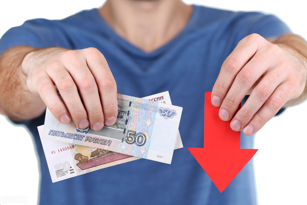 单位拖欠离职补偿金能直接起诉吗,员工被解聘如何发放赔偿金