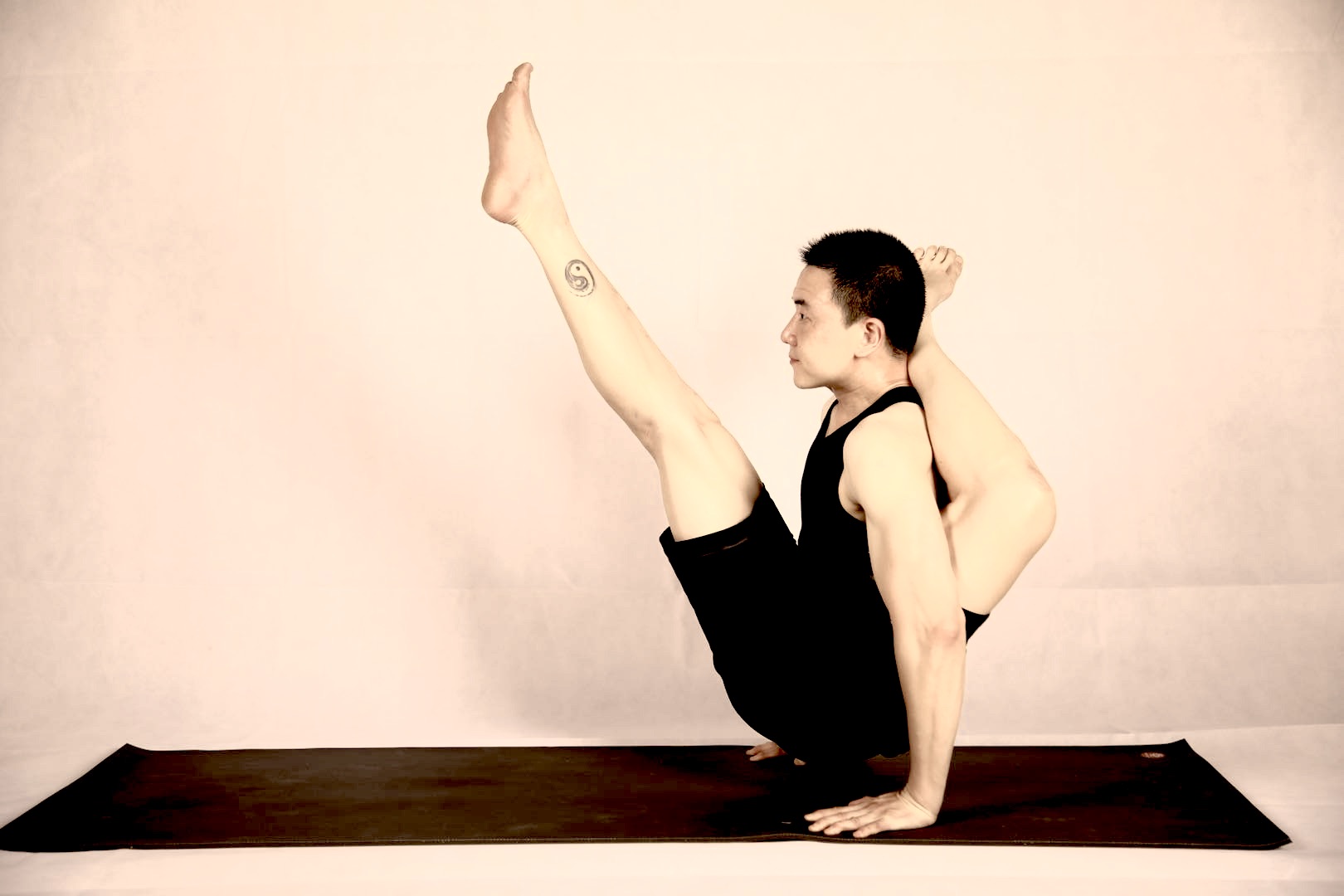 瑜伽入门课程从零开始学瑜伽拉筋,瑜伽入门从零开始学瑜伽