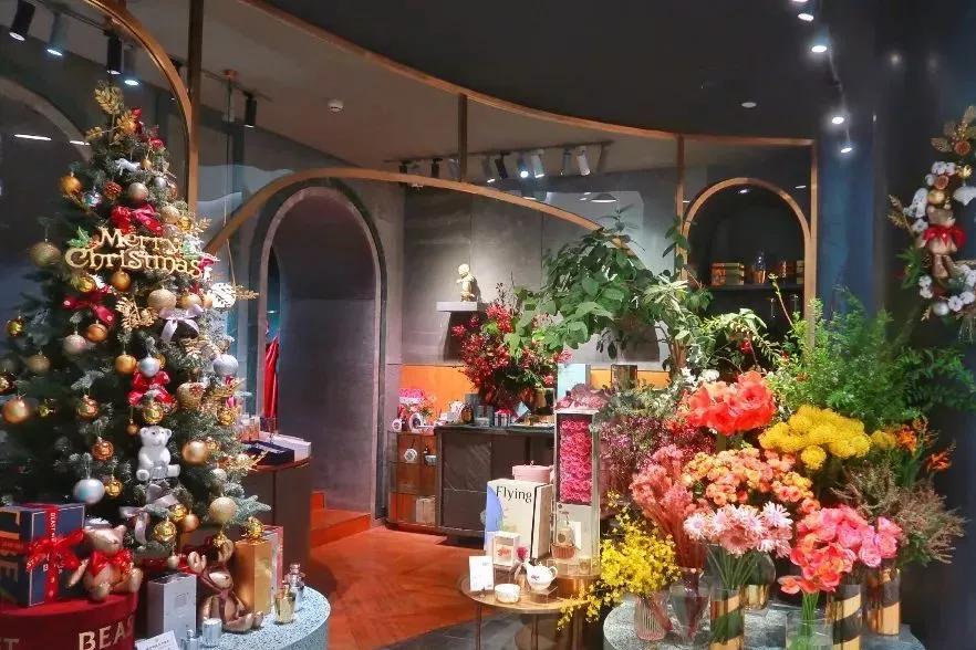 prada跟nike联名海报,pradanike合作款