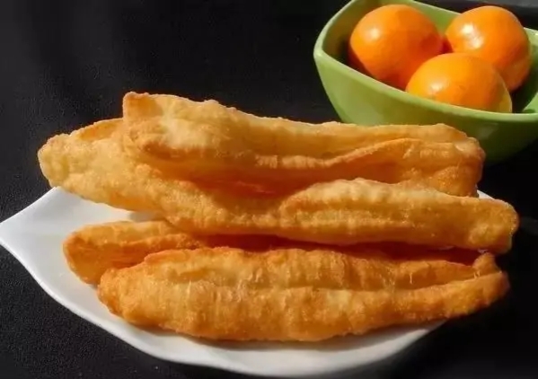 油条蓬松做法和配方的全过程,不用酵母做油条的方法经典配方