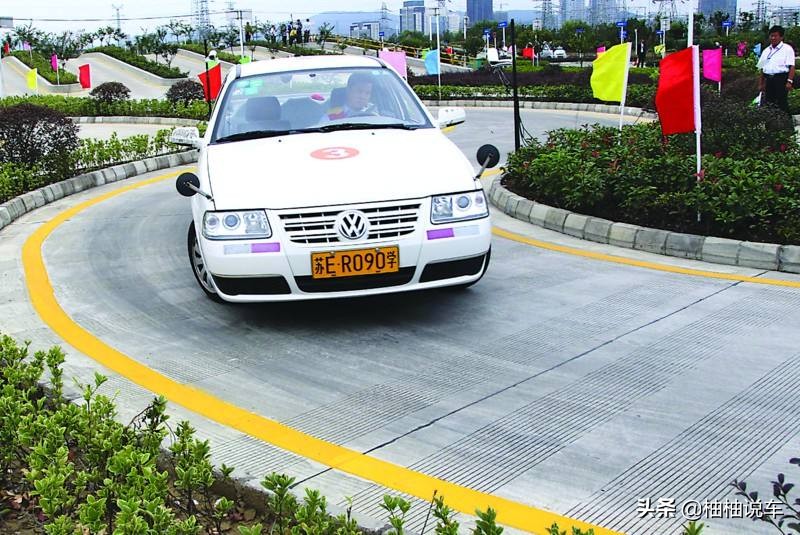 科目二倒库最简单又准的方法图解,科目二出库什么时候打方向盘最准