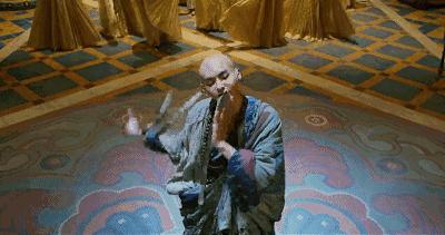 妈妈报警、六六道歉、资本弃子,到底谁令吴亦凡一步步跌落神坛?