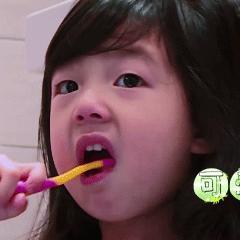 给宝宝用牙膏哪种比较好,给孩子选什么牌子的牙膏好