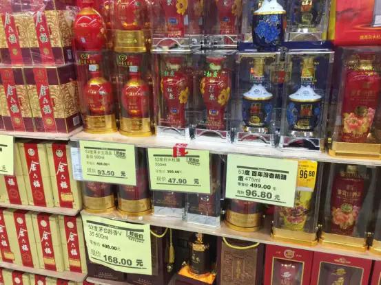 看到茅台的价格瞬间怒了中国游客,日本机场免税店飞天茅台是真的吗