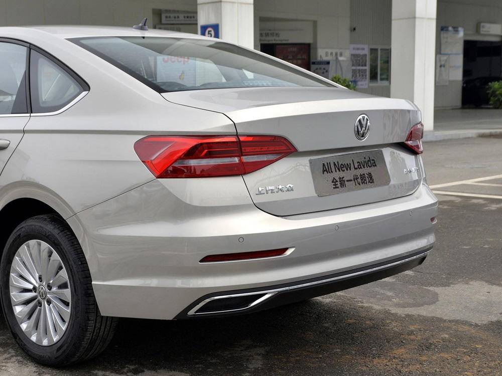 12年的朗逸和12年的福克斯哪个好,福克斯和大众朗逸哪个比较省油