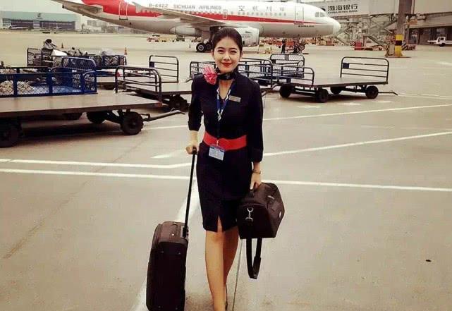 为什么空姐只能穿短裙,为什么空姐一般都穿短裙和短袜