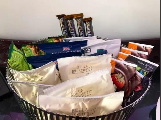 卡塔尔航空777经济舱体验,卡塔尔航空qsuite商务舱是哪个飞机