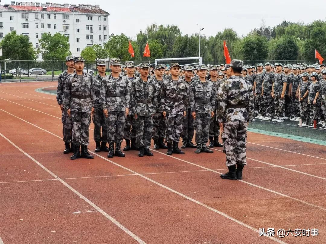 六安新安中学2021届新生军训,戎装少年展英姿