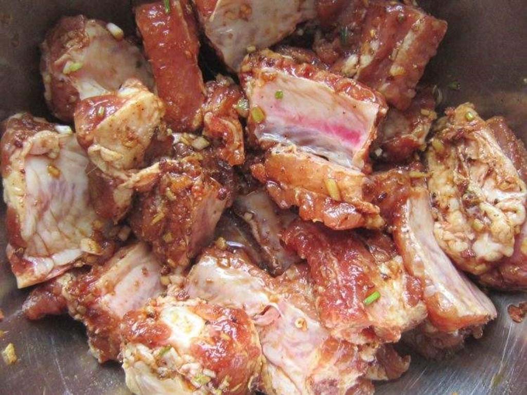 炸排骨怎么做让排骨入味而且烂,炸排骨的最正确方法