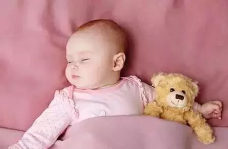 宝宝头总往一侧睡有点扁,新生儿斜颈按摩康复的几率有多大