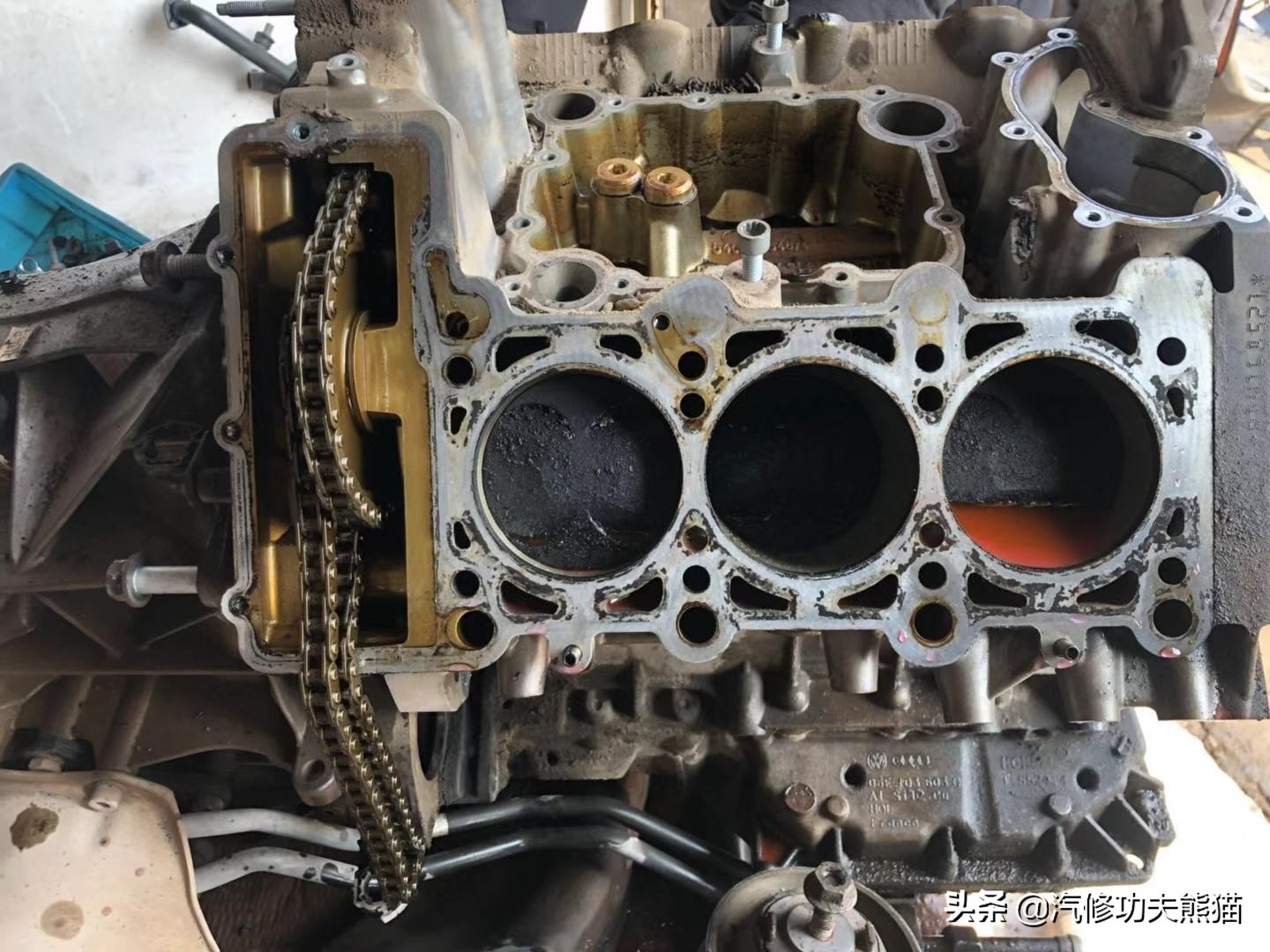 16款奥迪a6l2.5自吸发动机漏油,奥迪a6l2.4免拆烧机油处理靠谱吗