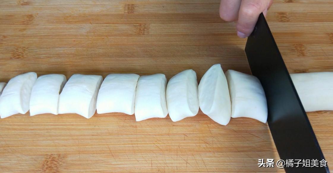 五仁月饼的教程家常,五仁月饼从和面到做的方法