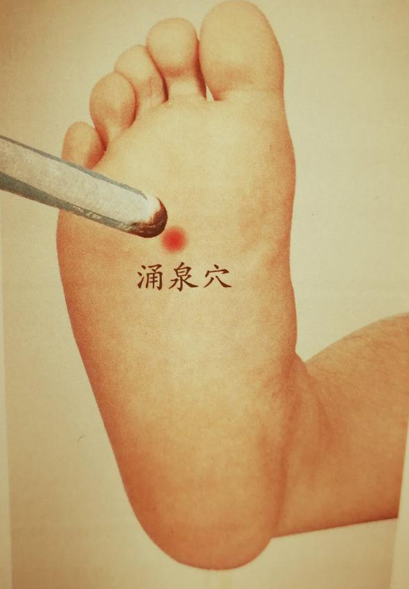 下半身怕冷怕风是什么原因,下半身特别怕冷不敢吹空调