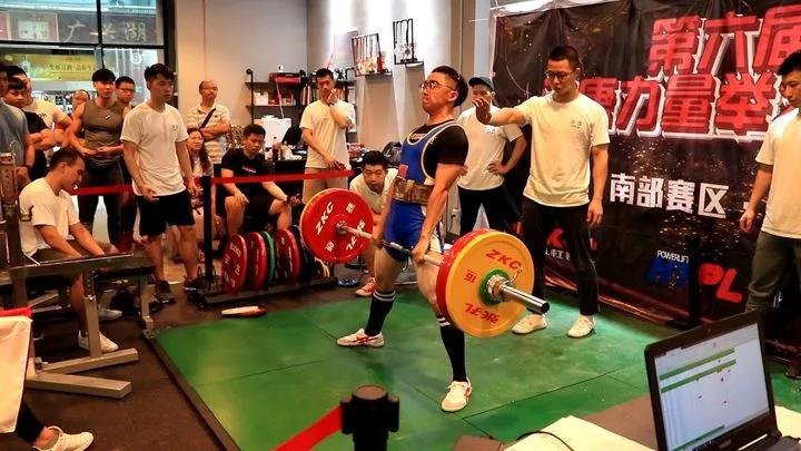 穿轮滑鞋怎么样练稳定性,快速穿轮滑鞋