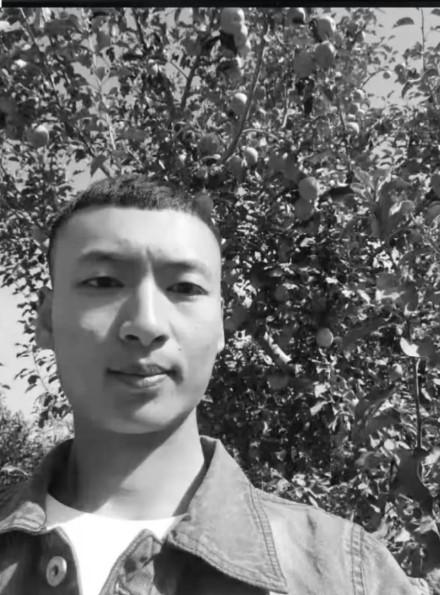 中国军人用血肉之躯肆虐洪水,00后解放军官兵抗震救灾